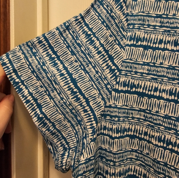 St. John's Bay Blue and White Patterned Short Sleeve Top 1X - Picture 4 of 6
